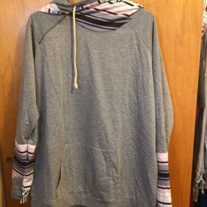 Hooded knit long sleeved shirt